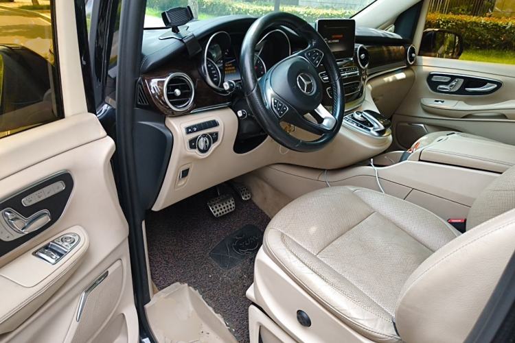 Used Mercedes-Benz V-Class 2017 V 260 L Prestige Extended Edition Driver Seat
