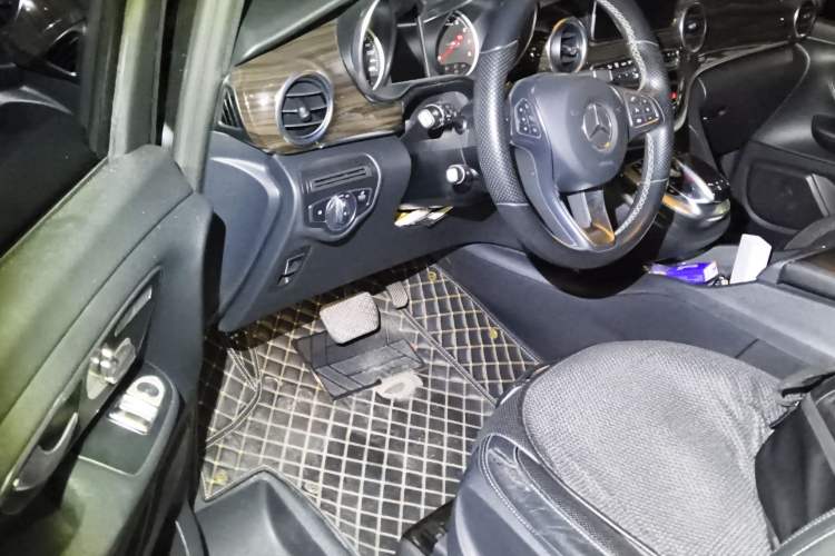 Used Mercedes-Benz V-Class 2017 V 260 Avantgarde Edition Driver Seat