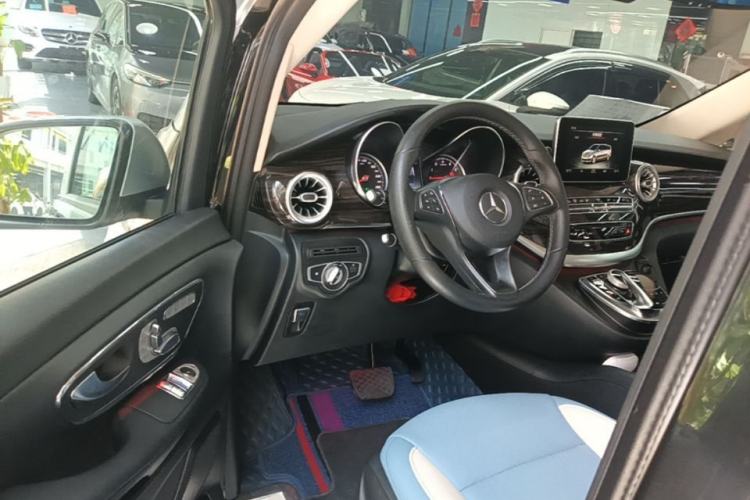 Used Mercedes-Benz V-Class 2017 V 260 Avantgarde Edition Driver Seat