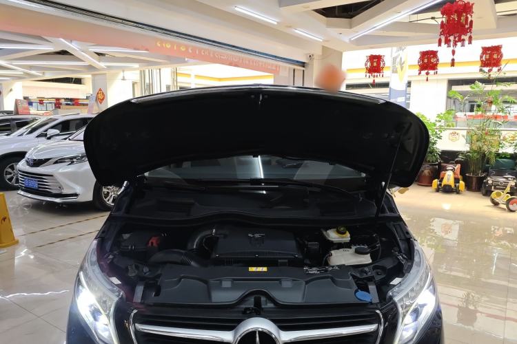 Used Mercedes-Benz V-Class 2017 V 260 Avantgarde Edition Engine Bay