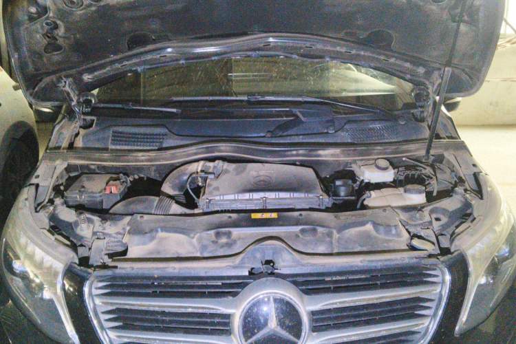 Used Mercedes-Benz V-Class 2017 V 260 L Prestige Extended Edition Engine Bay