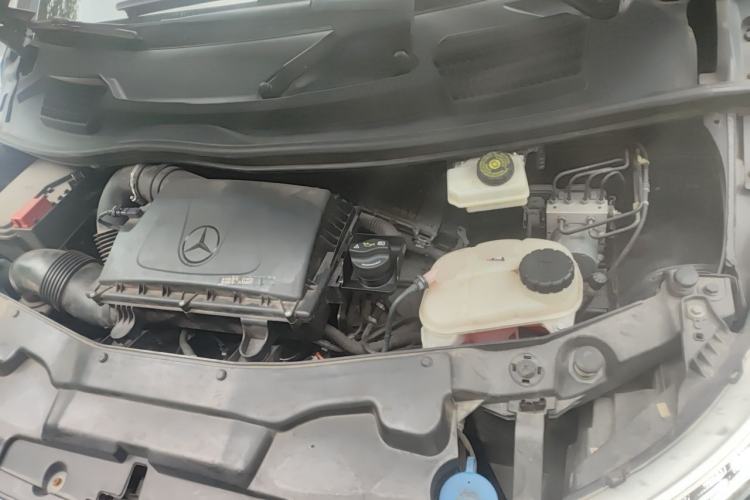 Used Mercedes-Benz V-Class  Engine Bay