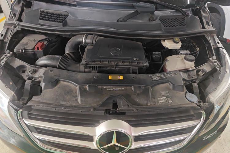 Used Mercedes-Benz V-Class  Engine Bay