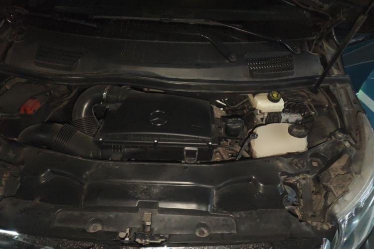 Used Mercedes-Benz V-Class  Engine Bay