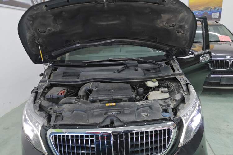 Used Mercedes-Benz V-Class  Engine Bay