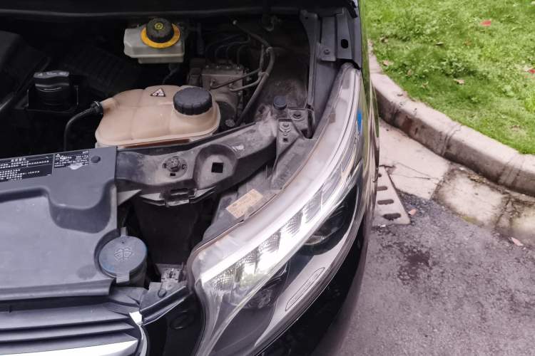Used Mercedes-Benz V-Class 2017 V 260 L Prestige Extended Edition Engine Bay Left