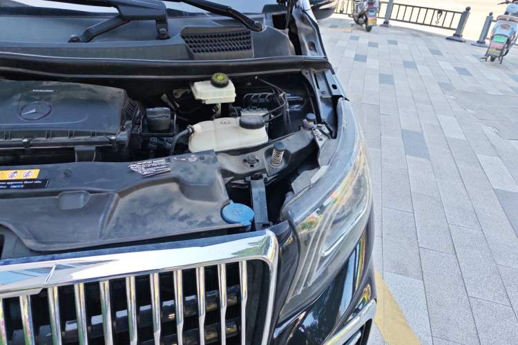 Used Mercedes-Benz V-Class  Engine Bay Left