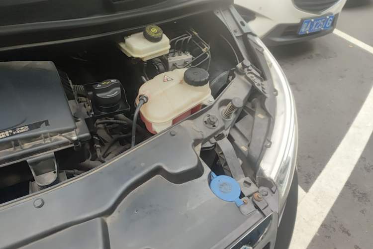 Used Mercedes-Benz V-Class  Engine Bay Left