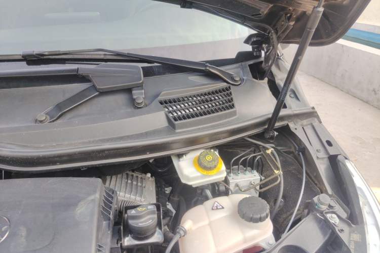 Used Mercedes-Benz V-Class 2017 V 260 L Prestige Extended Edition Engine Bay Left