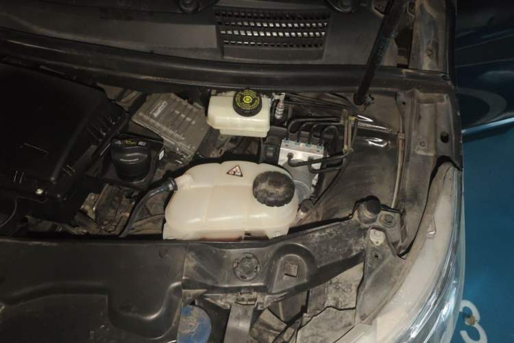 Used Mercedes-Benz V-Class  Engine Bay Left