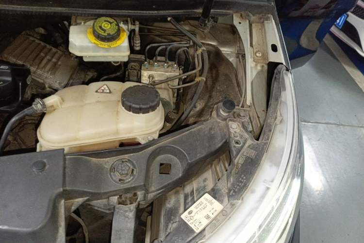 Used Mercedes-Benz V-Class 2017 V 260 Avantgarde Edition Engine Bay Left