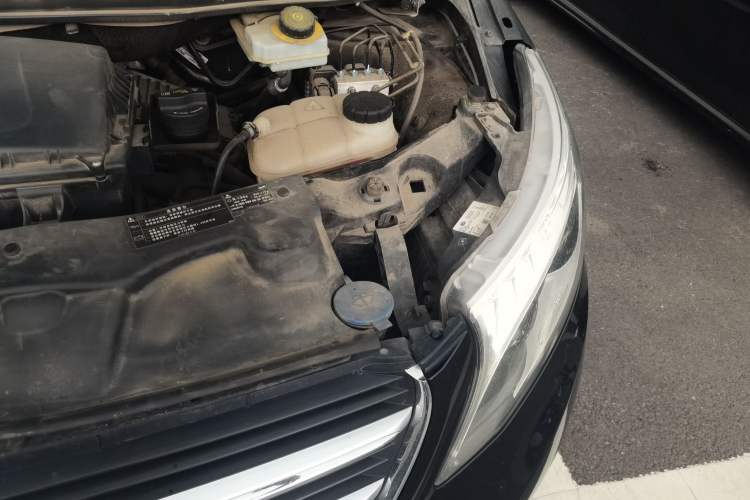 Used Mercedes-Benz V-Class 2017 V 260 Prestige Edition Engine Bay Left