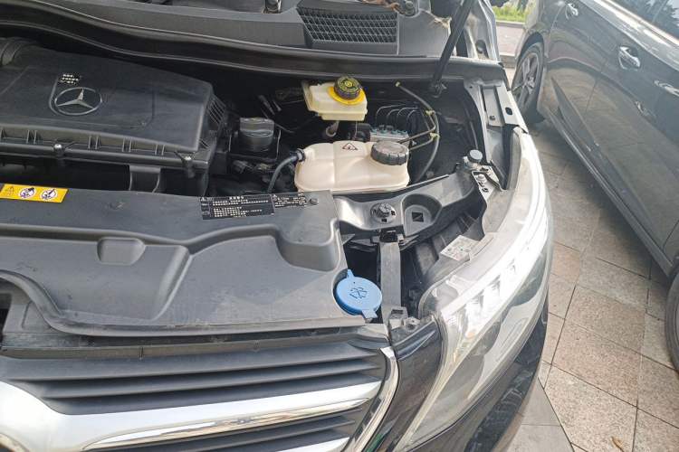 Used Mercedes-Benz V-Class 2017 V 260 Avantgarde Edition Engine Bay Left