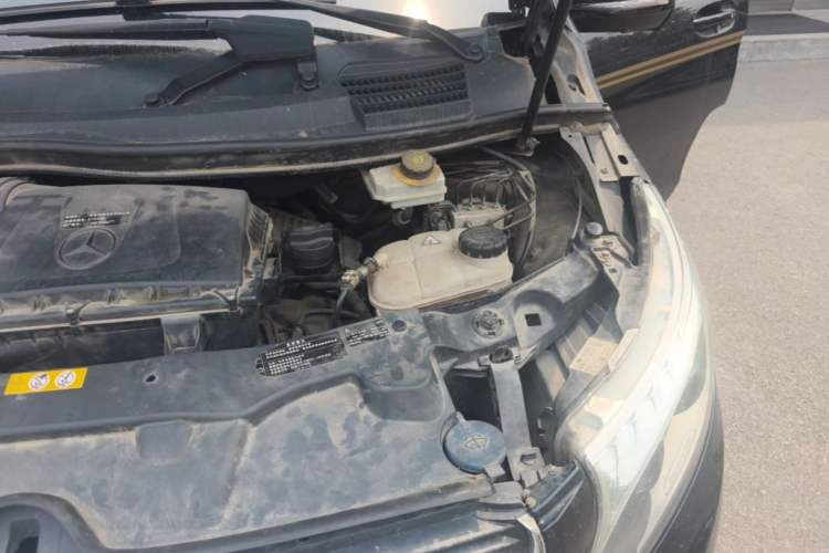 Used Mercedes-Benz V-Class  Engine Bay Left