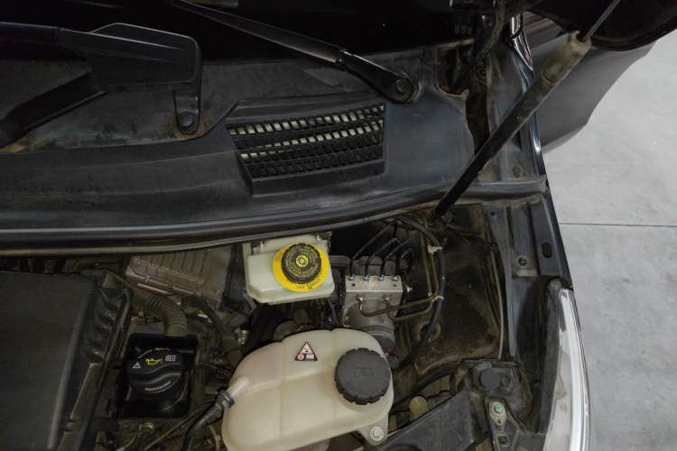 Used Mercedes-Benz V-Class 2017 V 260 Avantgarde Edition Engine Bay Left