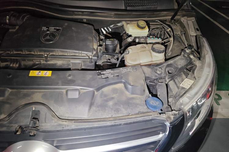 Used Mercedes-Benz V-Class 2017 V 260 Avantgarde Edition Engine Bay Left