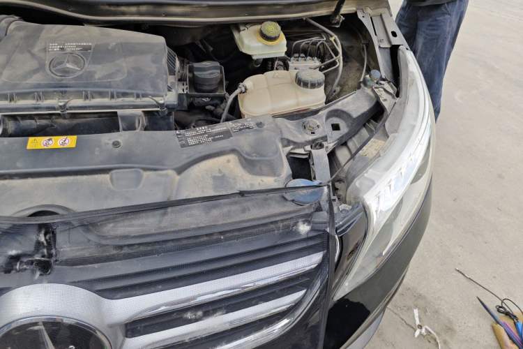 Used Mercedes-Benz V-Class  Engine Bay Left