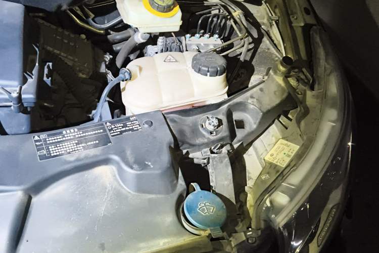 Used Mercedes-Benz V-Class 2017 V 260 Avantgarde Edition Engine Bay Left