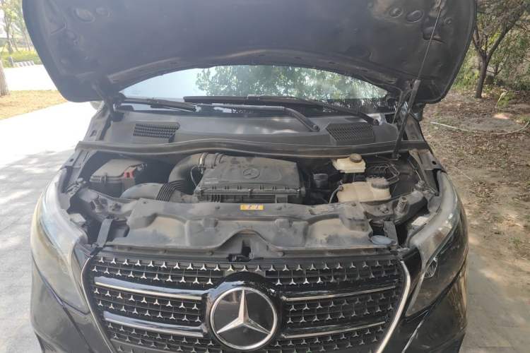 Used Mercedes-Benz V-Class 2017 V250 2.0T Base Model Engine Bay