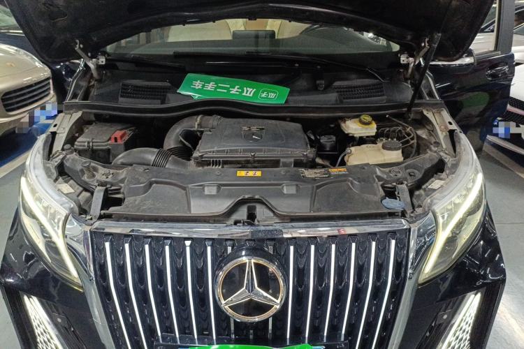 Used Mercedes-Benz V-Class 2017 V 260 Avantgarde Edition Engine Bay