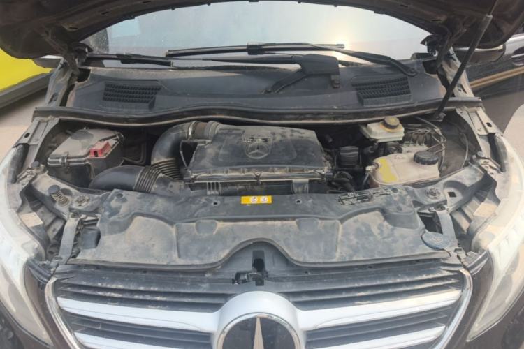 Used Mercedes-Benz V-Class  Engine Bay