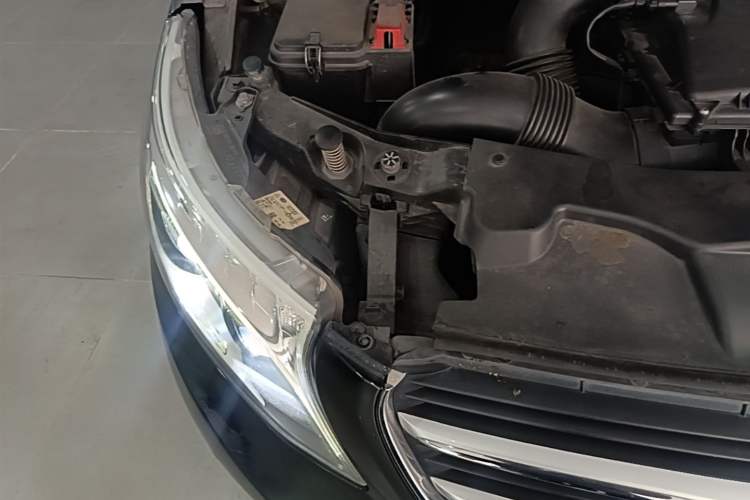 Used Mercedes-Benz V-Class 2017 V 260 L Prestige Extended Edition Engine Bay Right