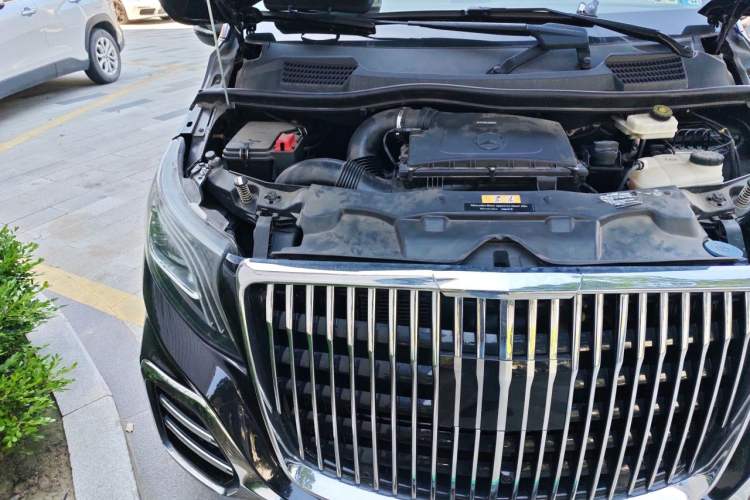 Used Mercedes-Benz V-Class  Engine Bay Right