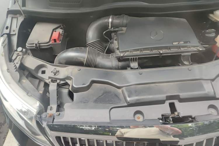 Used Mercedes-Benz V-Class  Engine Bay Right