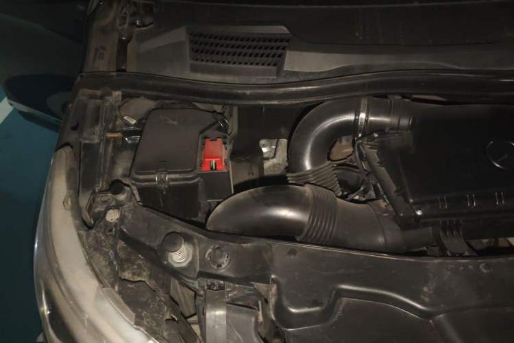 Used Mercedes-Benz V-Class  Engine Bay Right