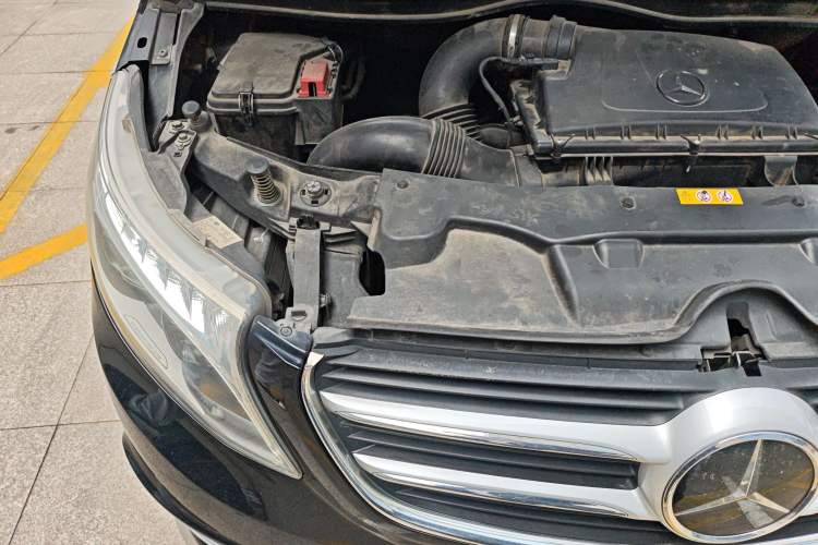 Used Mercedes-Benz V-Class 2017 V 260 Avantgarde Edition Engine Bay Right