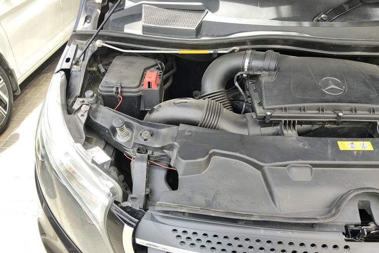 Used Mercedes-Benz V-Class  Engine Bay Right