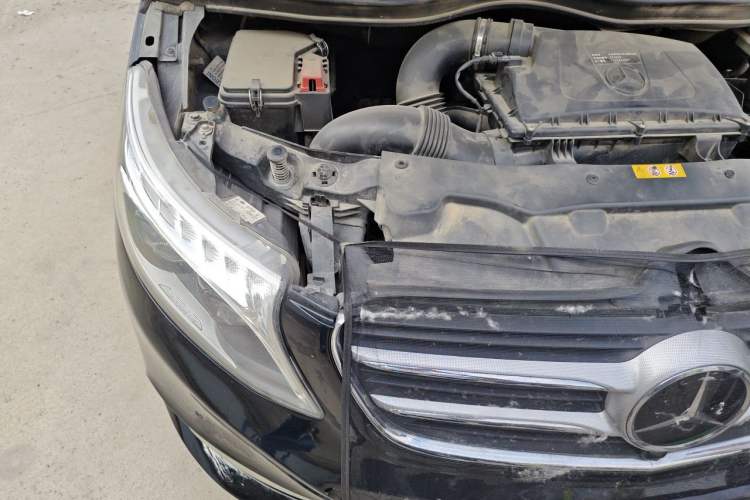 Used Mercedes-Benz V-Class  Engine Bay Right
