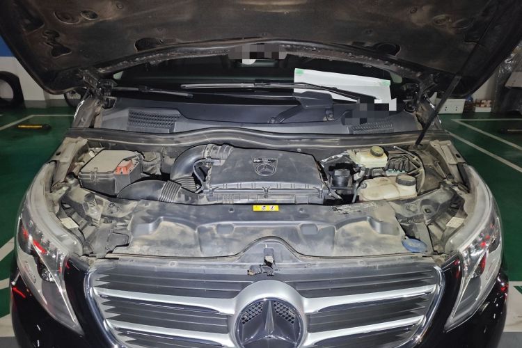 Used Mercedes-Benz V-Class 2017 V 260 Avantgarde Edition Engine Bay