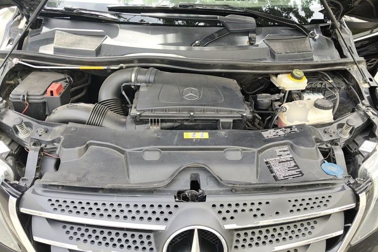 Used Mercedes-Benz V-Class  Engine Bay