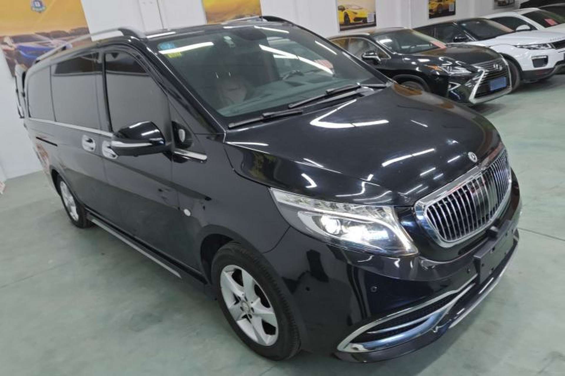 Used Mercedes-Benz V-Class  Exterior 1