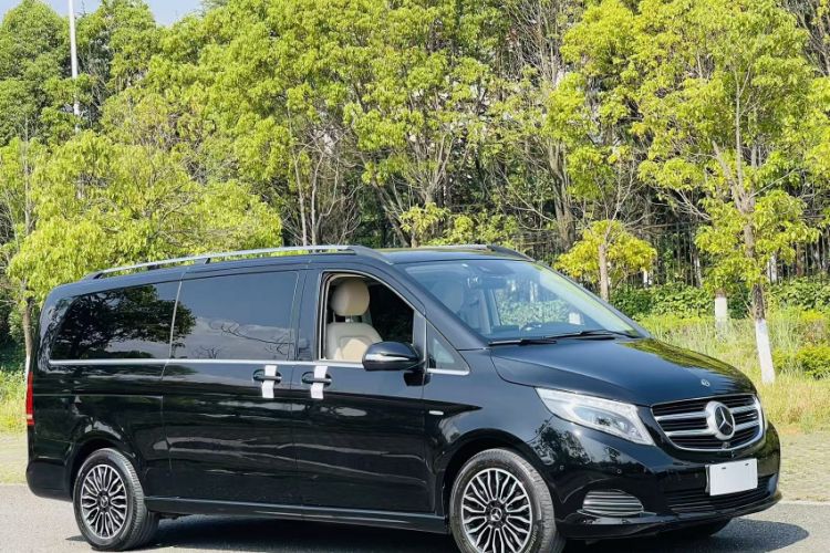 Used Mercedes-Benz V-Class 2017 V 260 L Prestige Extended Edition Exterior 2