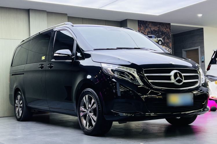 Used Mercedes-Benz V-Class 2017 V 260 Avantgarde Edition Exterior 2