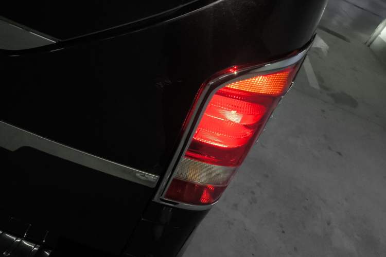 Used Mercedes-Benz V-Class 2017 2.0T Basic Extended Middle East Exterior 2