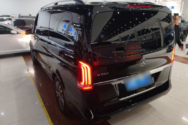 Used Mercedes-Benz V-Class 2017 V 260 Avantgarde Edition Exterior 2
