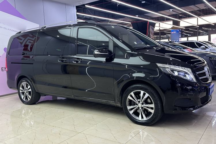 Used Mercedes-Benz V-Class 2017 V 260 Avantgarde Edition Exterior 2
