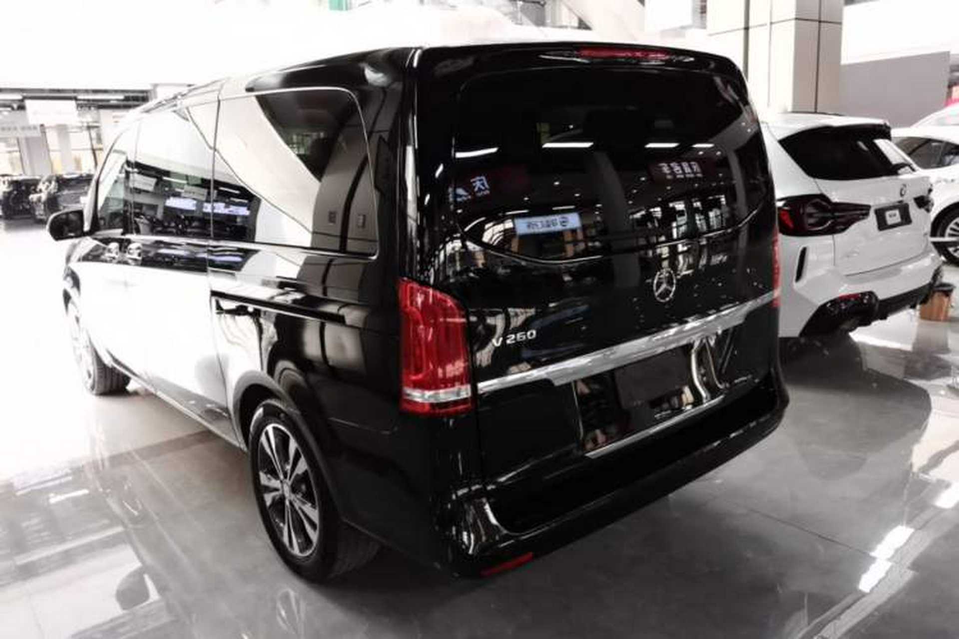 Used Mercedes-Benz V-Class 2017 V 260 Avantgarde Edition Exterior 2