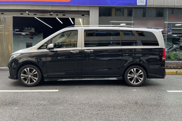 Used Mercedes-Benz V-Class 2017 V 260 Avantgarde Edition Exterior 2