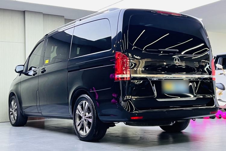 Used Mercedes-Benz V-Class 2017 V 260 Avantgarde Edition Exterior 3