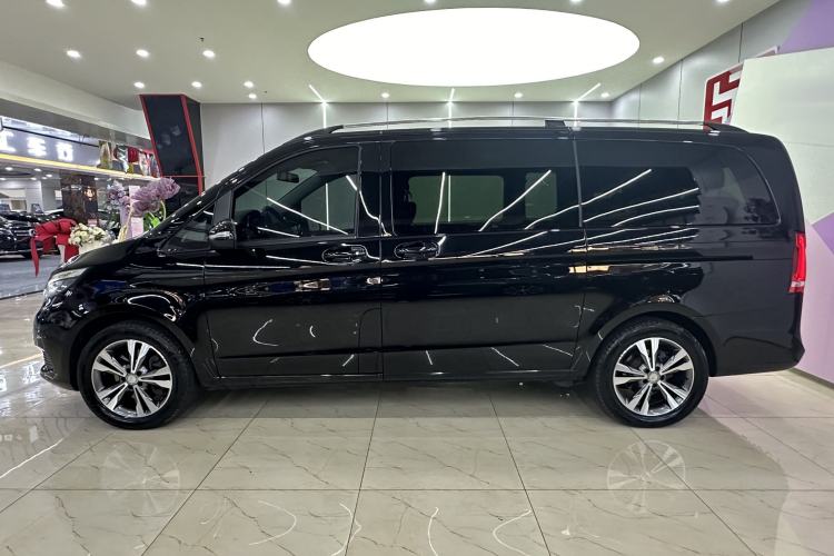 Used Mercedes-Benz V-Class 2017 V 260 Avantgarde Edition Exterior 3