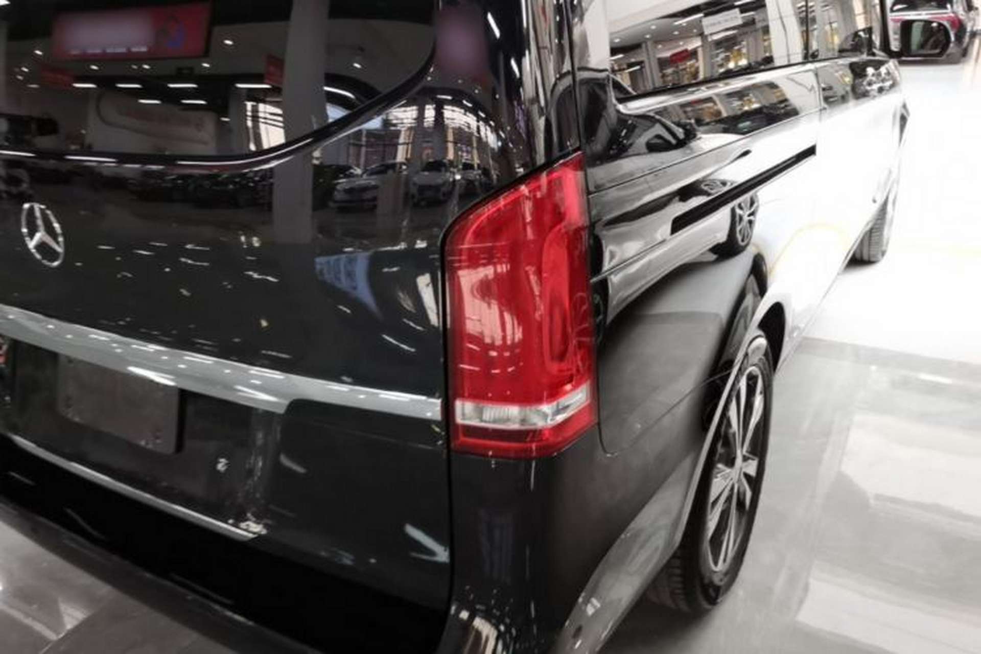 Used Mercedes-Benz V-Class 2017 V 260 Avantgarde Edition Exterior 3