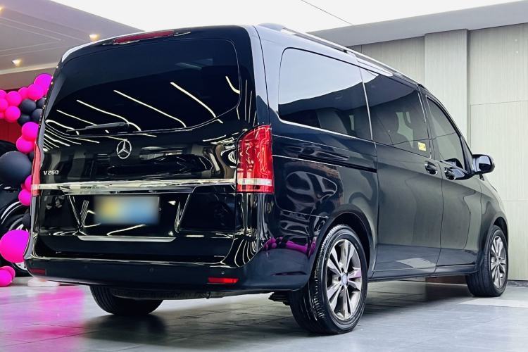 Used Mercedes-Benz V-Class 2017 V 260 Avantgarde Edition Exterior 4