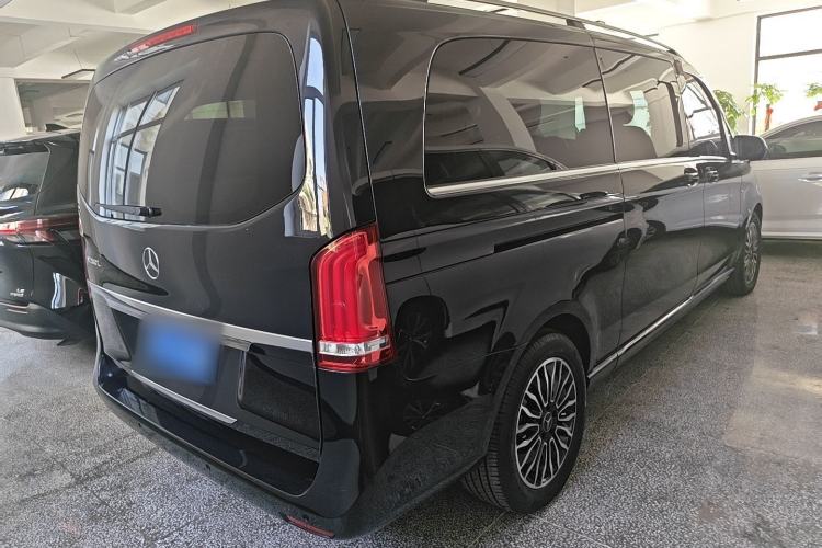 Used Mercedes-Benz V-Class 2017 V 260 L Prestige Extended Edition Exterior 4