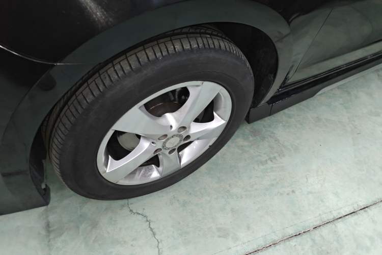 Used Mercedes-Benz V-Class  Exterior 4