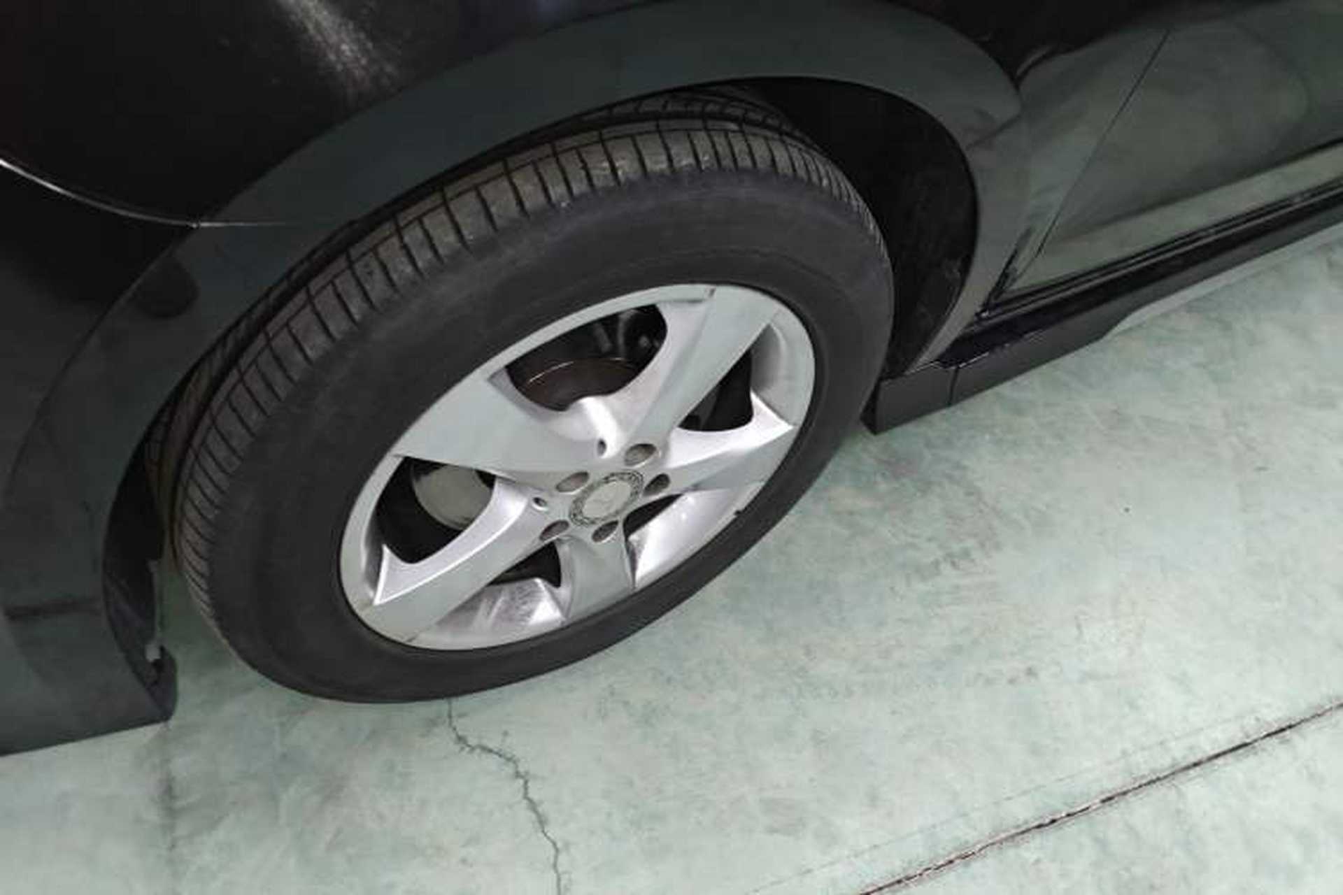 Used Mercedes-Benz V-Class  Exterior 4