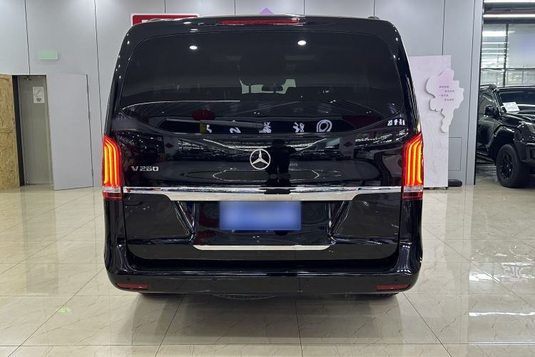 Used Mercedes-Benz V-Class 2017 V 260 Avantgarde Edition Exterior 4